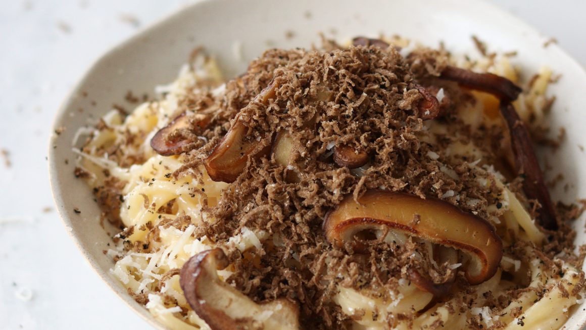 Read more about the article Krémes vargányás–szarvasgombás spagetti