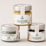 Szarvasgombás alapválogatás: Forest Kitchen szarvasgombás mustár, só és pesto egymásra rakott üvegekben